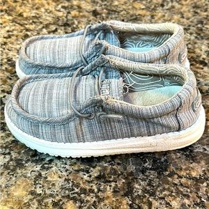 hey dude shoes kids size 9 gray